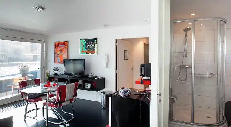 Houseboat in Amsterdam-Zuid