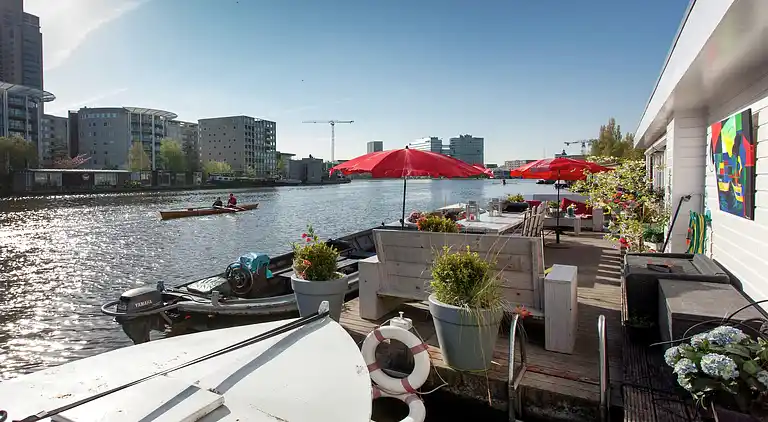 Houseboat in Amsterdam-Zuid