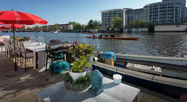 Houseboat in Amsterdam-Zuid