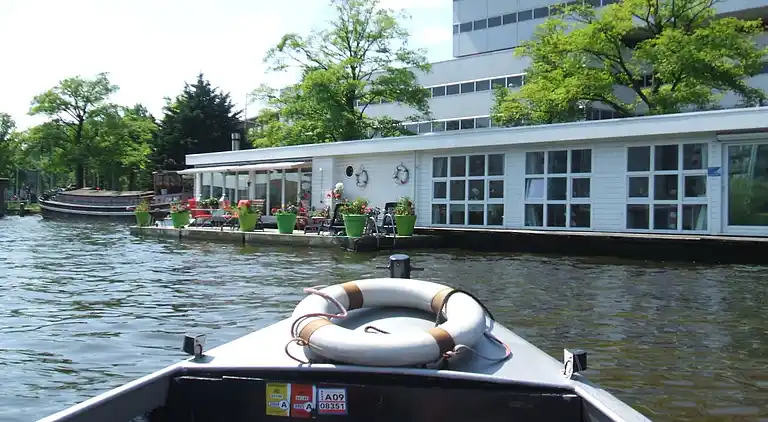 Houseboat in Amsterdam-Zuid