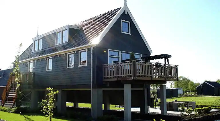 Villa in West-Graftdijk