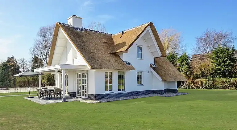 Villa in South Holland