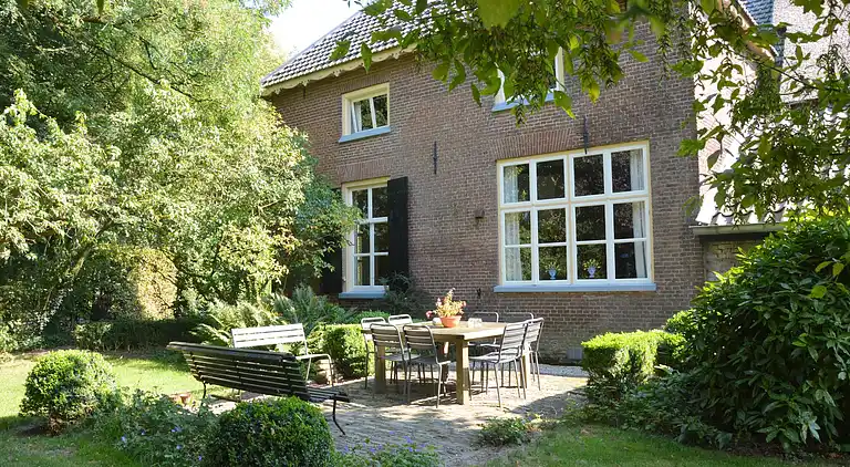 Farm house in Zoelen