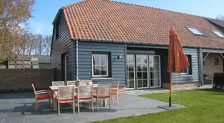 Farm house in Zuidzande