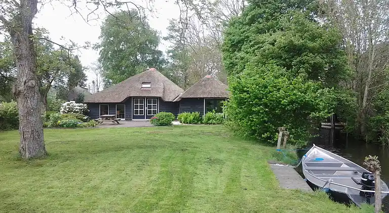 Farm house in Giethoorn