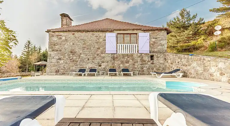 Farm house in Cros-de-Géorand