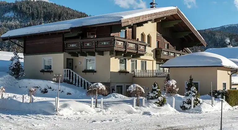 Manor house in Neuberg