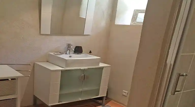 Holiday home in Faucon