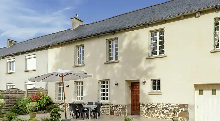 Holiday home in Broons