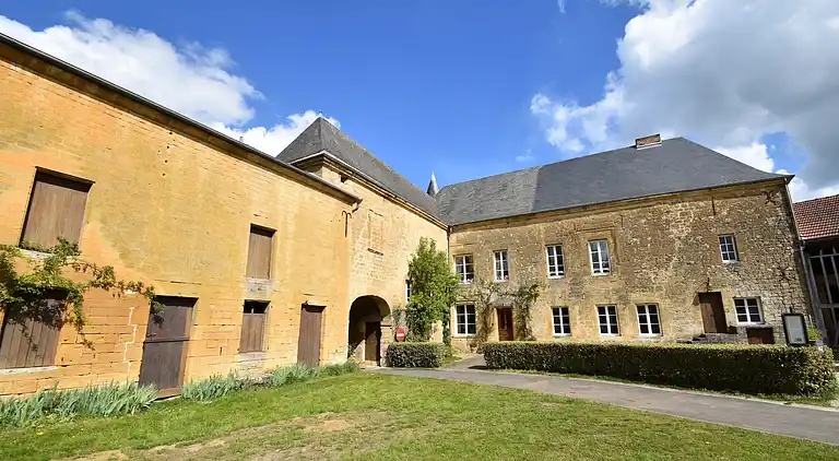 Slot i Signy-l'Abbaye