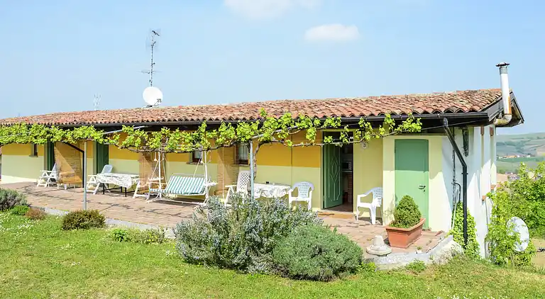 Apartment in Montecalvo Versiggia