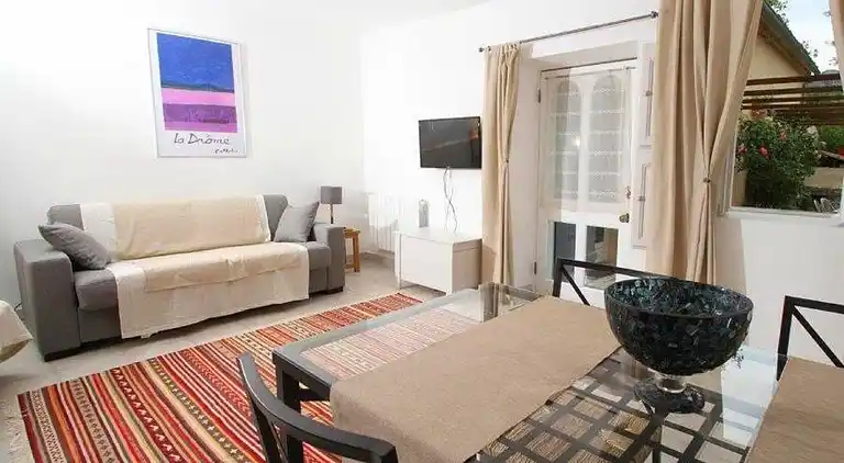 Gårdhus i Rochefort-en-Valdaine