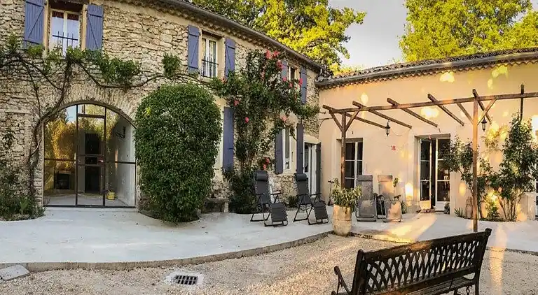 Gårdhus i Rochefort-en-Valdaine