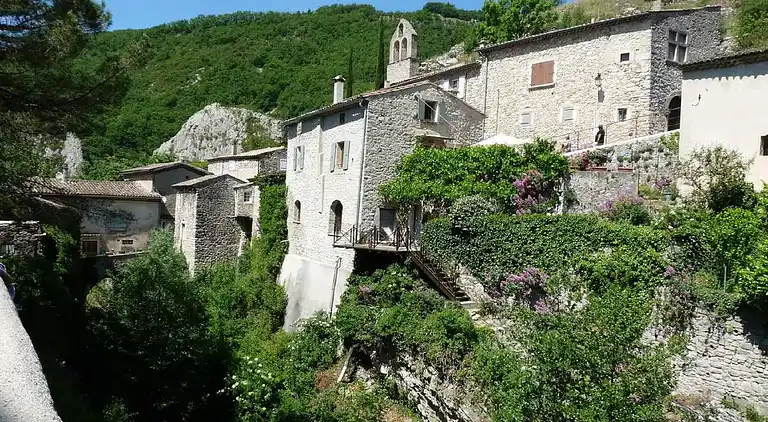 Gårdhus i Rochefort-en-Valdaine
