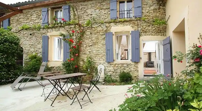 Gårdhus i Rochefort-en-Valdaine