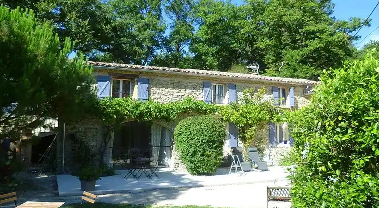 Gårdhus i Rochefort-en-Valdaine