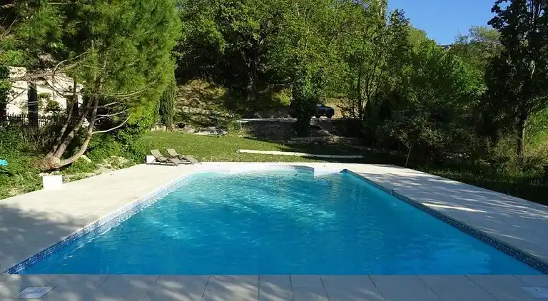 Gårdhus i Rochefort-en-Valdaine