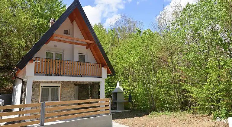 Cottage in Lovinac