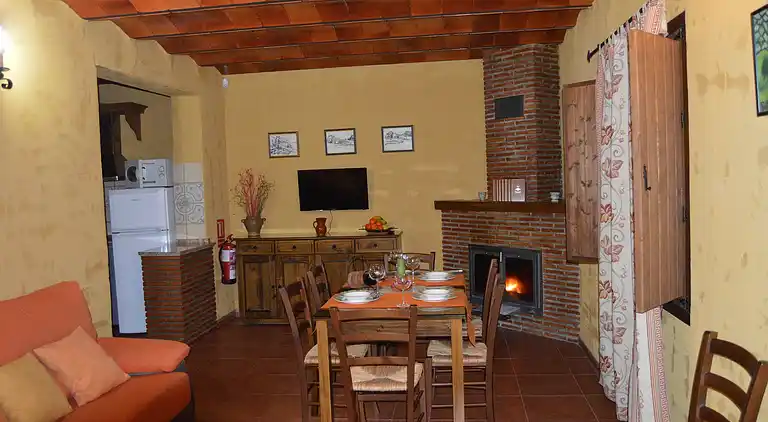 Farm house in Fuentes de Cesna