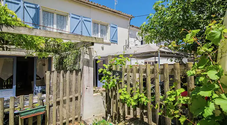 Holiday home in Pérignac