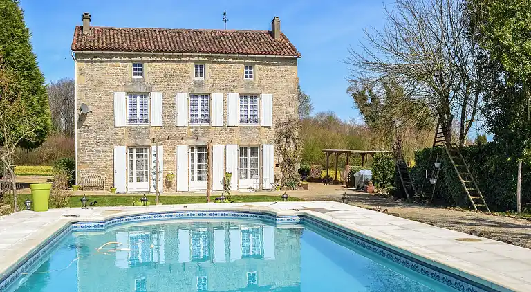 Manor house in Courcôme