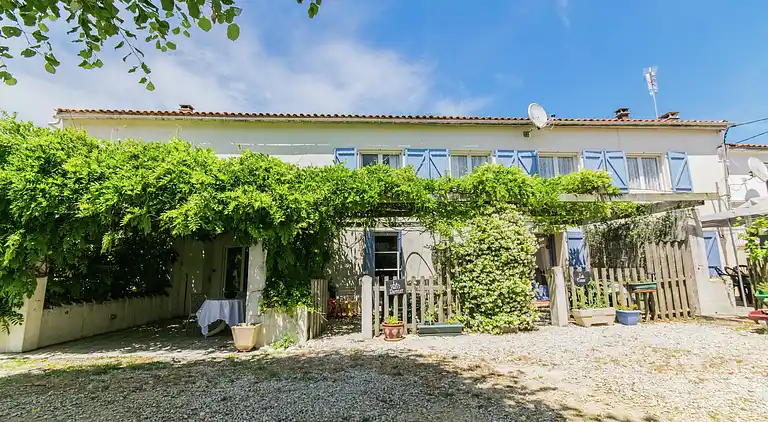 Holiday home in Pérignac
