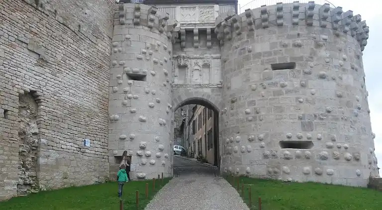 Sommerhus i Château-Chinon(Ville)