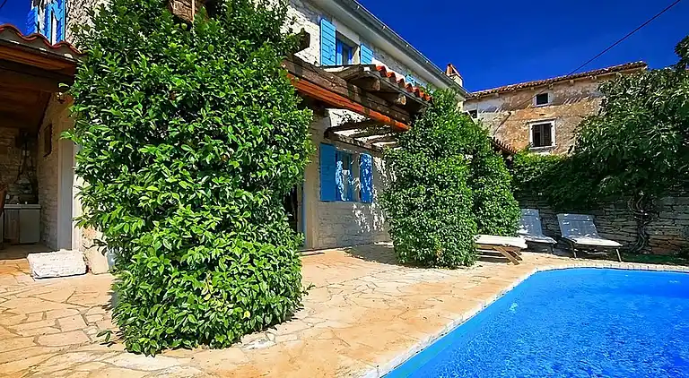 Holiday home in Zgrabljići