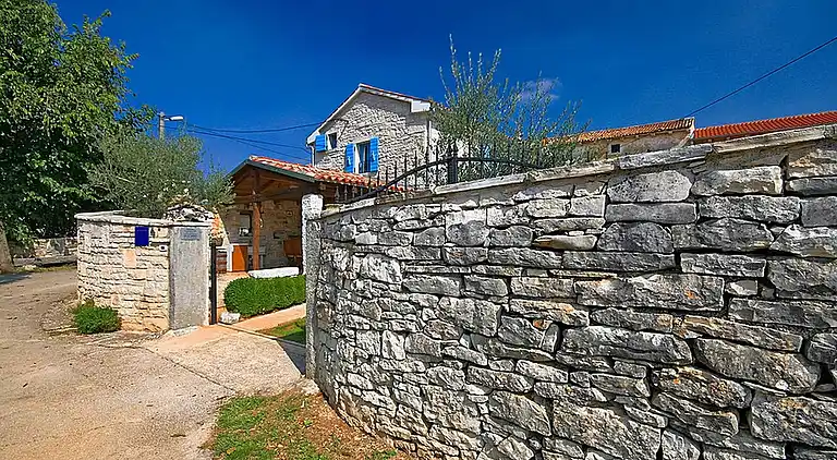 Holiday home in Zgrabljići