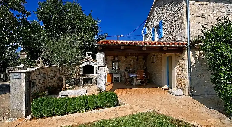 Holiday home in Zgrabljići