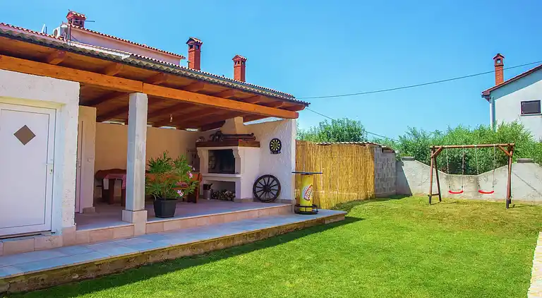 Farm house in Loborika