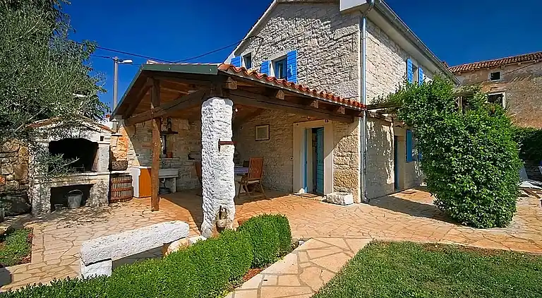 Holiday home in Zgrabljići