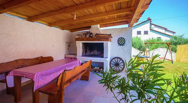 Farm house in Loborika