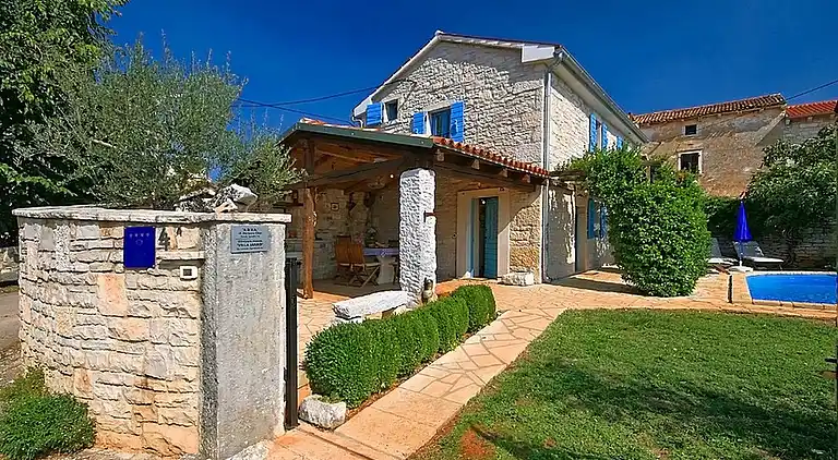 Holiday home in Zgrabljići