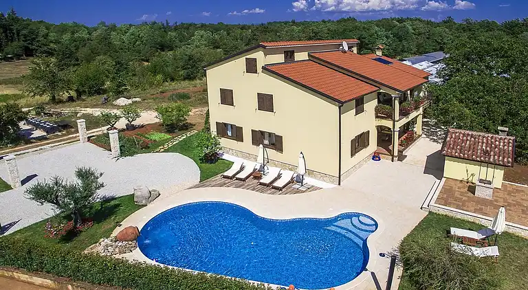 Ferielejlighed i Baškoti