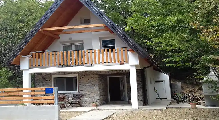 Cottage in Lovinac
