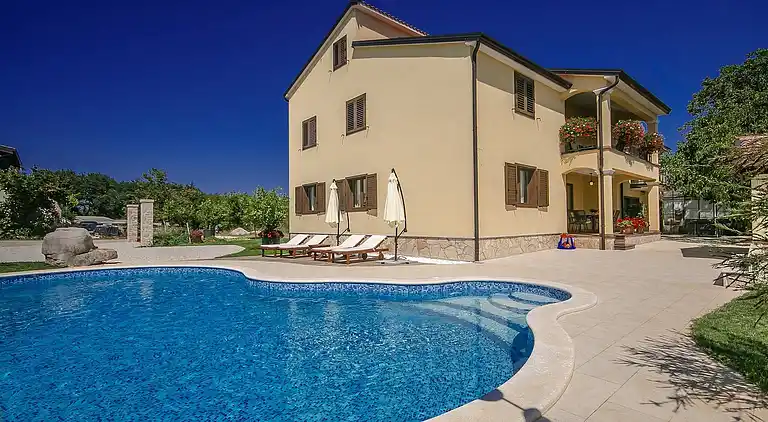 Ferielejlighed i Baškoti