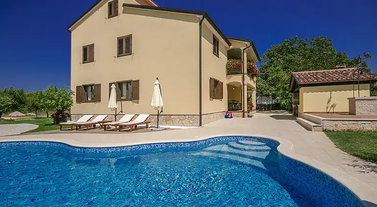 Ferielejlighed i Baškoti