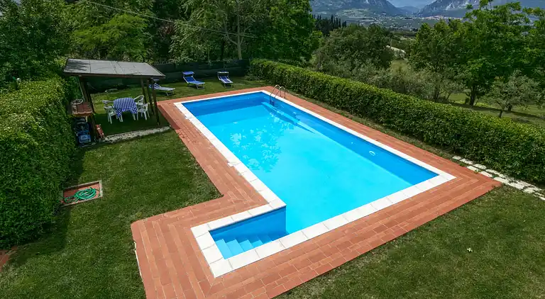 Manor house in San Valentino in Abruzzo Citeriore