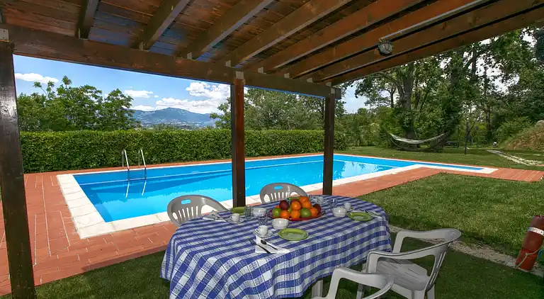 Manor house in San Valentino in Abruzzo Citeriore