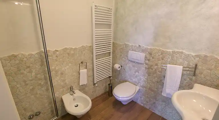 Manor house in San Valentino in Abruzzo Citeriore