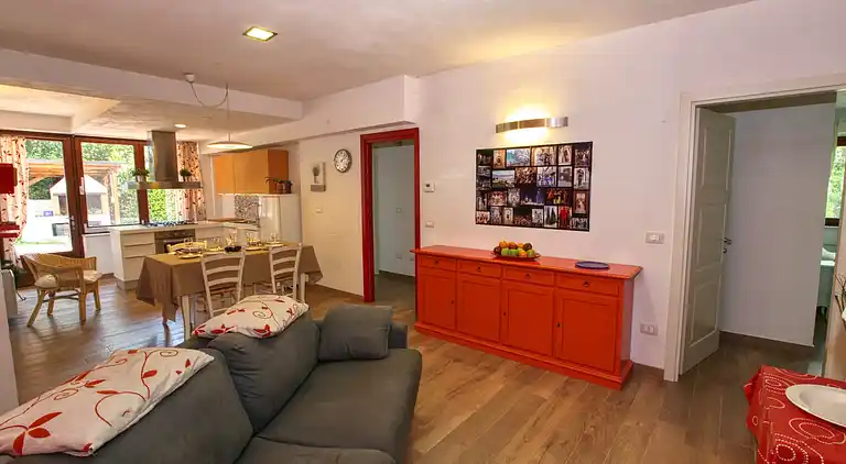 Manor house in San Valentino in Abruzzo Citeriore