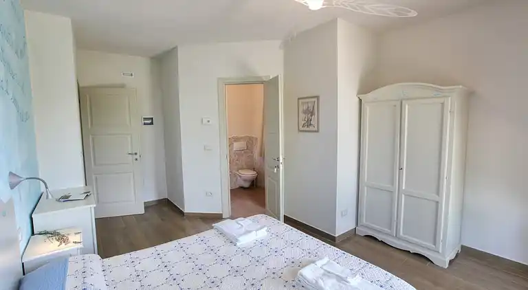 Manor house in San Valentino in Abruzzo Citeriore