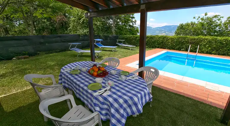 Manor house in San Valentino in Abruzzo Citeriore