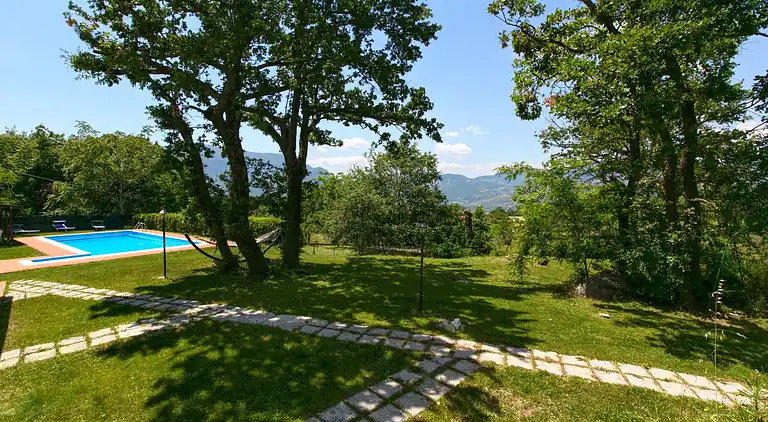 Manor house in San Valentino in Abruzzo Citeriore