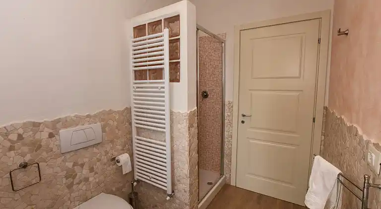 Manor house in San Valentino in Abruzzo Citeriore