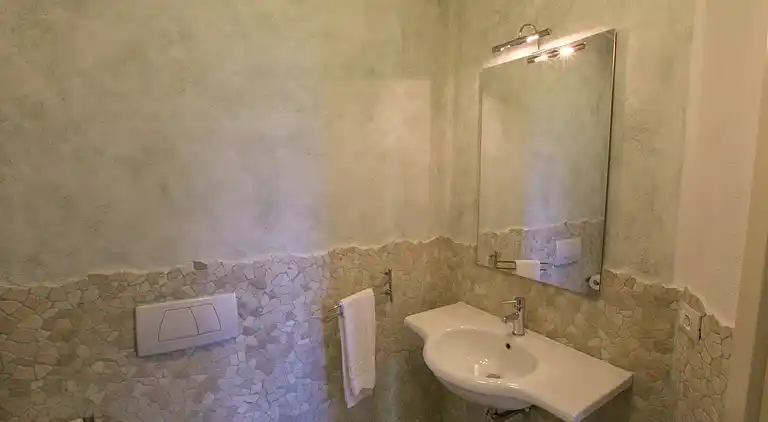 Manor house in San Valentino in Abruzzo Citeriore