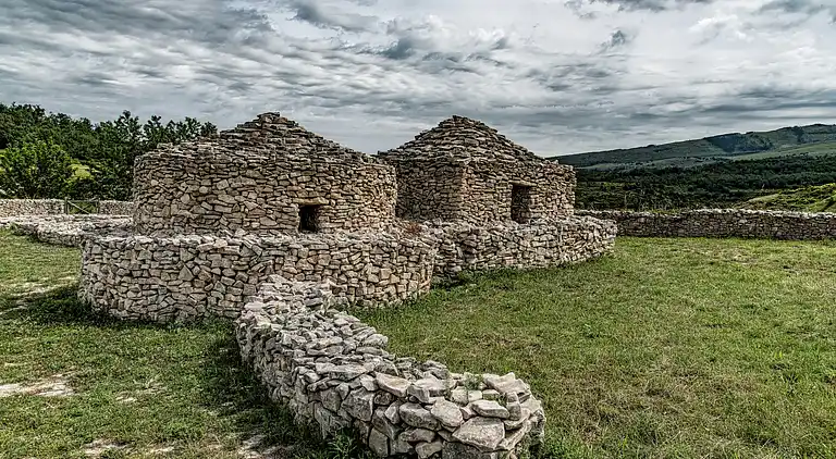Manor house in San Valentino in Abruzzo Citeriore