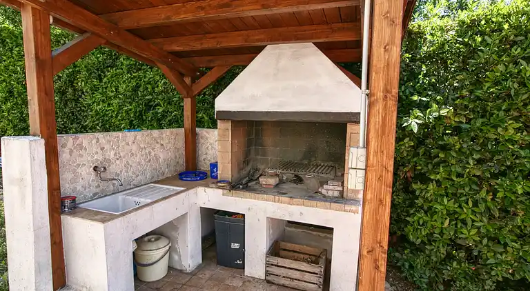 Manor house in San Valentino in Abruzzo Citeriore