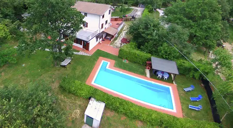 Manor house in San Valentino in Abruzzo Citeriore